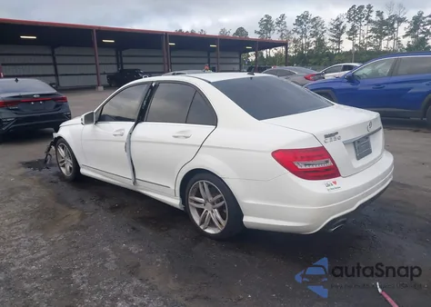 2013 Mercedes-Benz C 250 Sport из США, поврежденный, VIN WDDGF4HB0DA770800